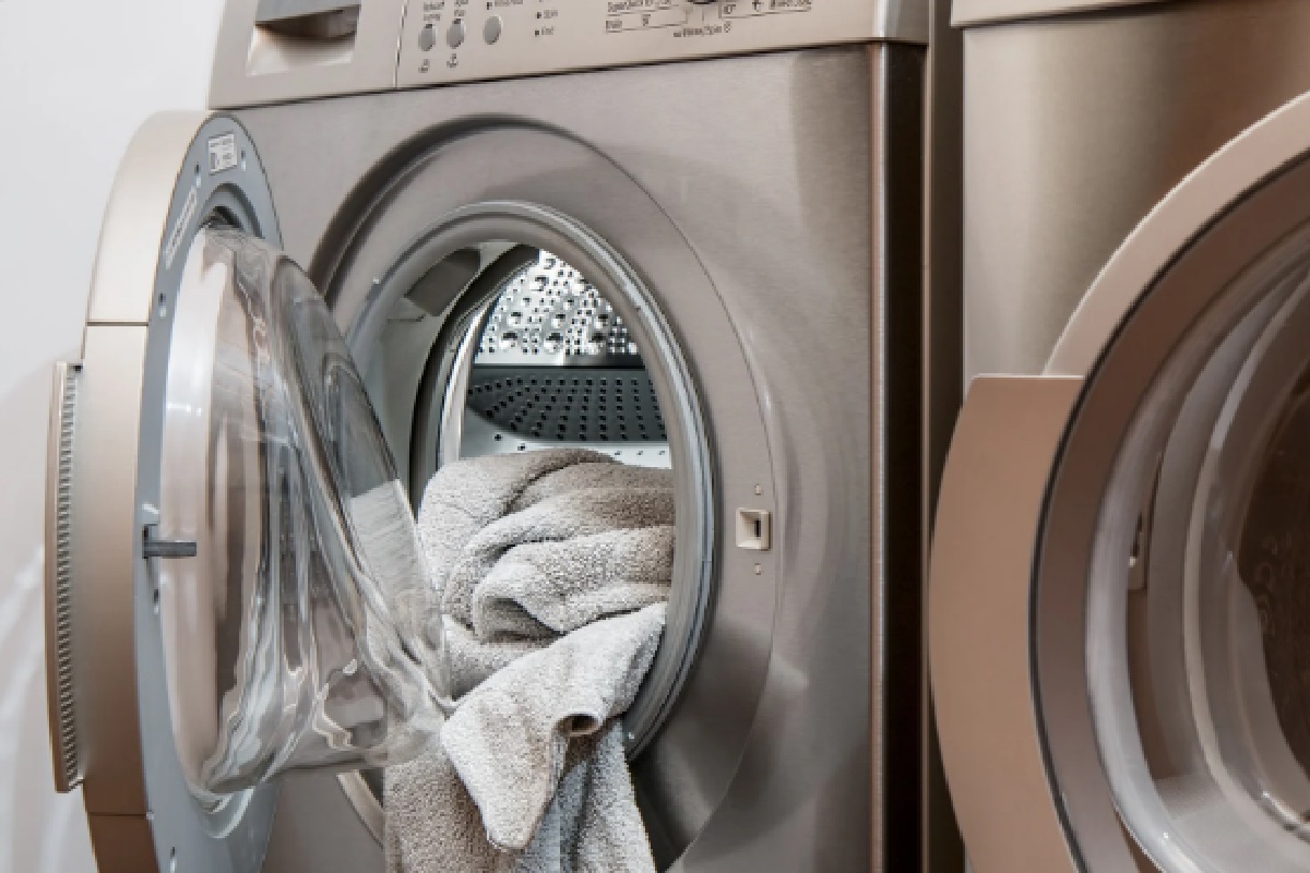Cuidados com máquina de lavar, aumente a durabilidade do eletrodoméstico com dicas fáceis (Foto: Canva Pro)