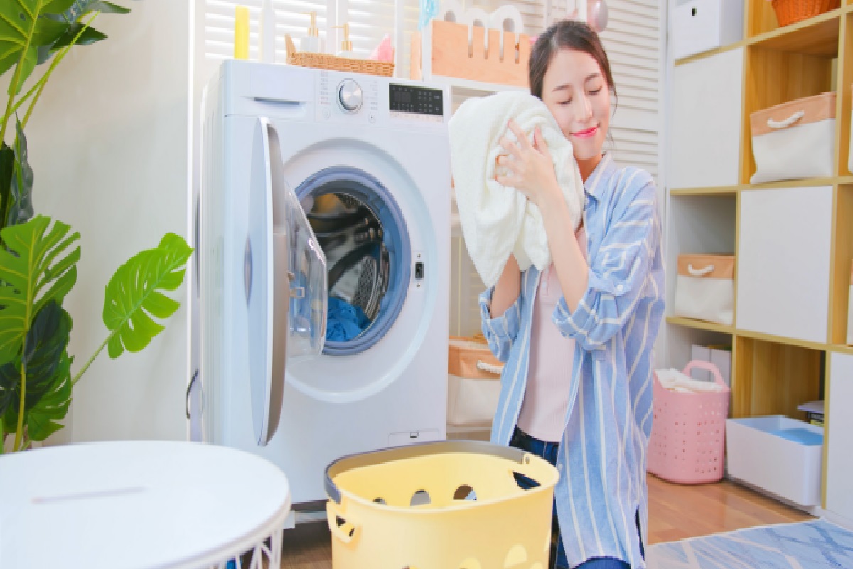 Como deixar roupa cheirosa: dicas de lavanderia perfeitas para seu dia a dia (Foto: Canva Pro)