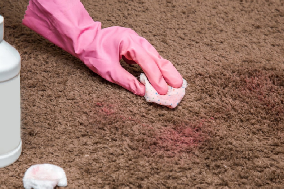 Tirar esmalte do tapete: passo a passo eficiente e fácil (Foto: Canva Pro)
